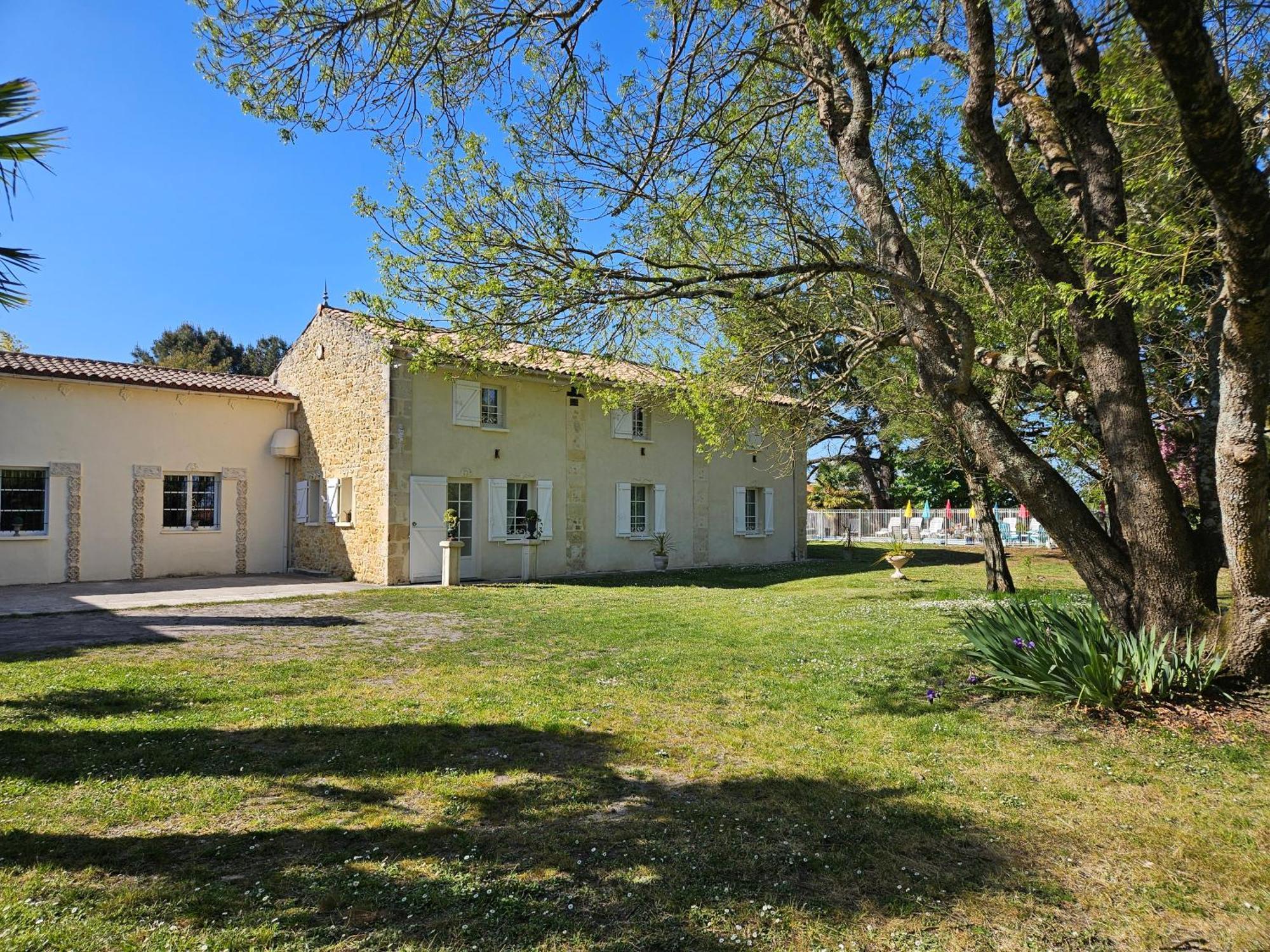 Le Manoir Lacustre Queyrac Exterior photo